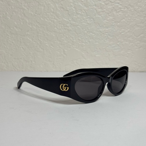 Gucci Cat-Eye Frame Black Sunglasses - Picture 1 of 9